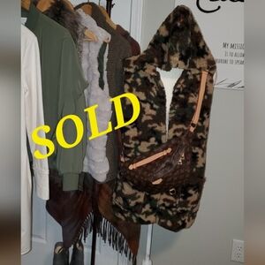 Teddy Camo Hood Vest.